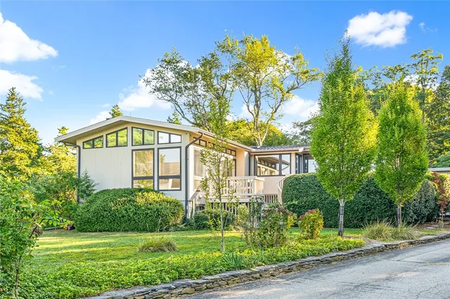 $1,695,000 | 17 Shore Road, Bristol, RI 02809