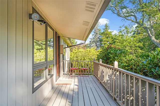 $1,695,000 | 17 Shore Road, Bristol, RI 02809