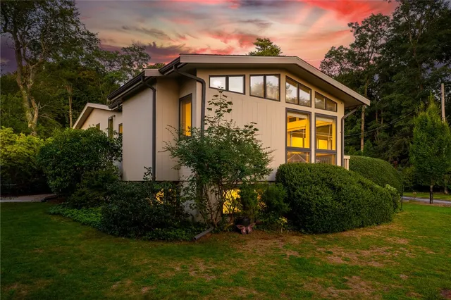 $1,695,000 | 17 Shore Road, Bristol, RI 02809