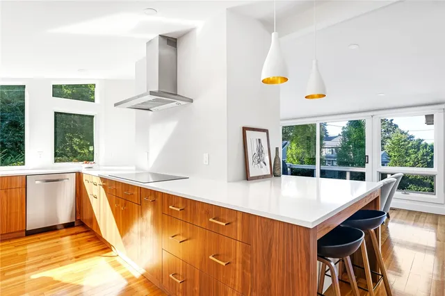 $1,695,000 | 17 Shore Road, Bristol, RI 02809