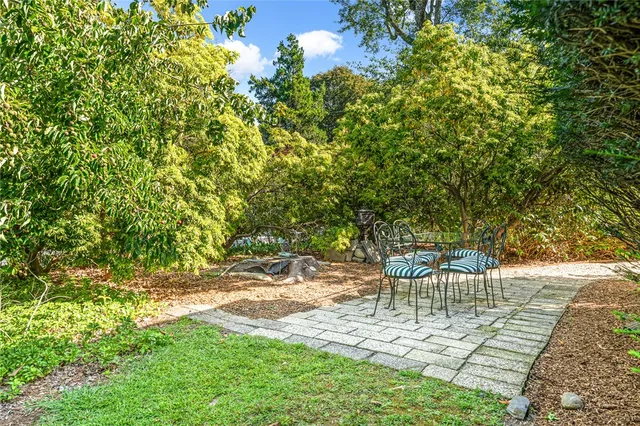 $1,695,000 | 17 Shore Road, Bristol, RI 02809