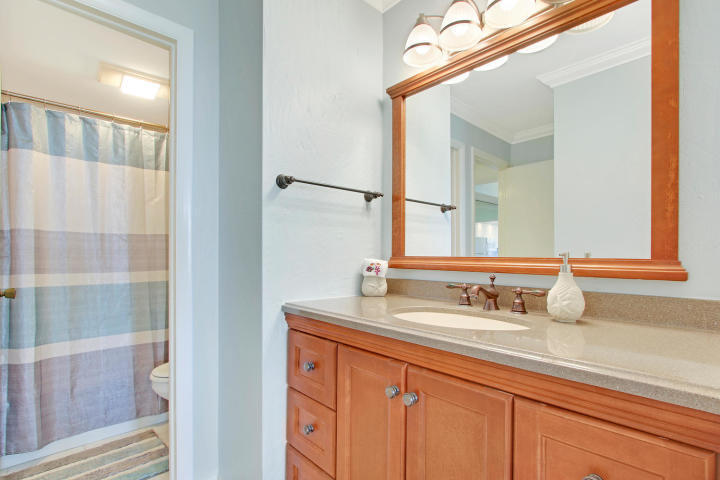 225 South Beach Road, Unit 504 Tequesta, FL 33469 - Photo 11 of 18 225 Beach Rd Master Batho