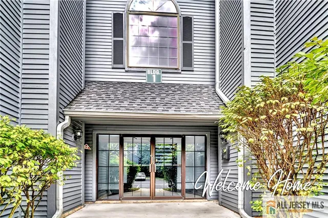 $405,000 | 112 Woodhaven Drive, Unit 112, Edison, NJ 08817