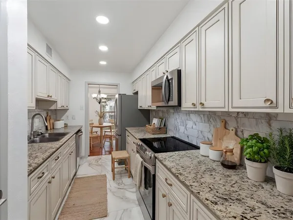 $1,850 | 6036 Birchbrook Drive, Unit 226, Dallas, TX 75206