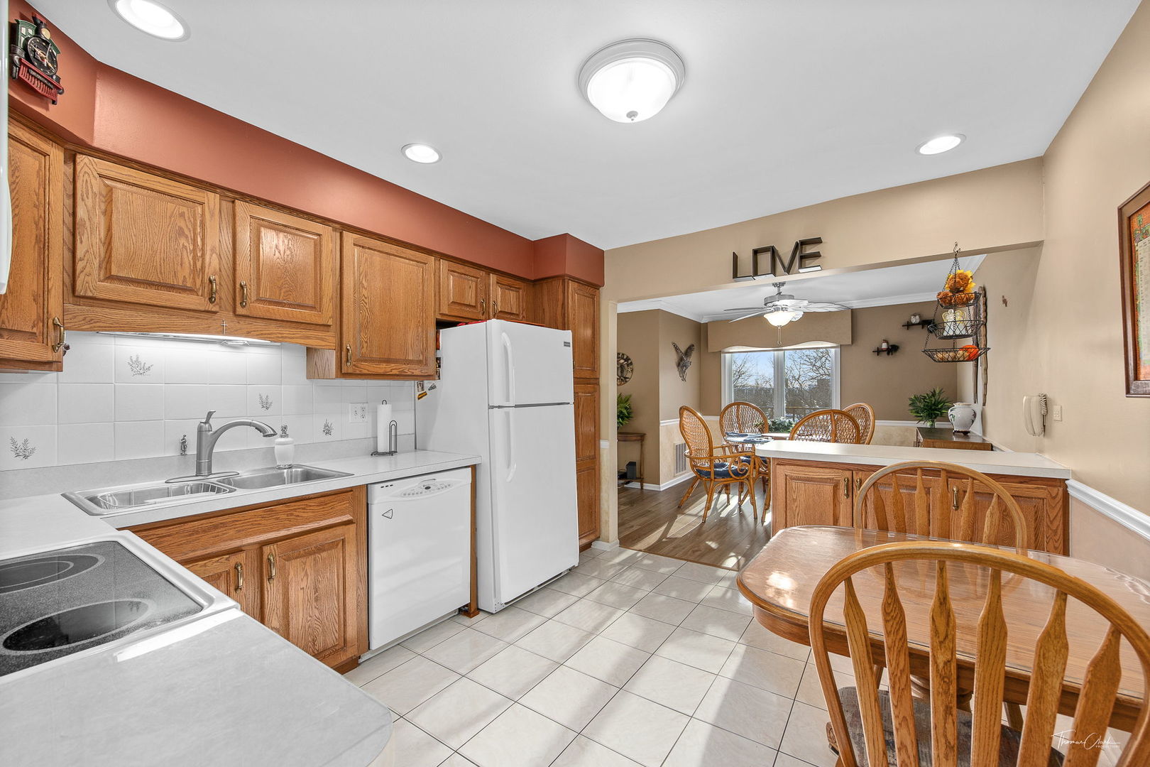 453 Raintree Drive, Unit 4F Glen Ellyn, IL 60137 - Photo 11 of 37 Gallery Image 11