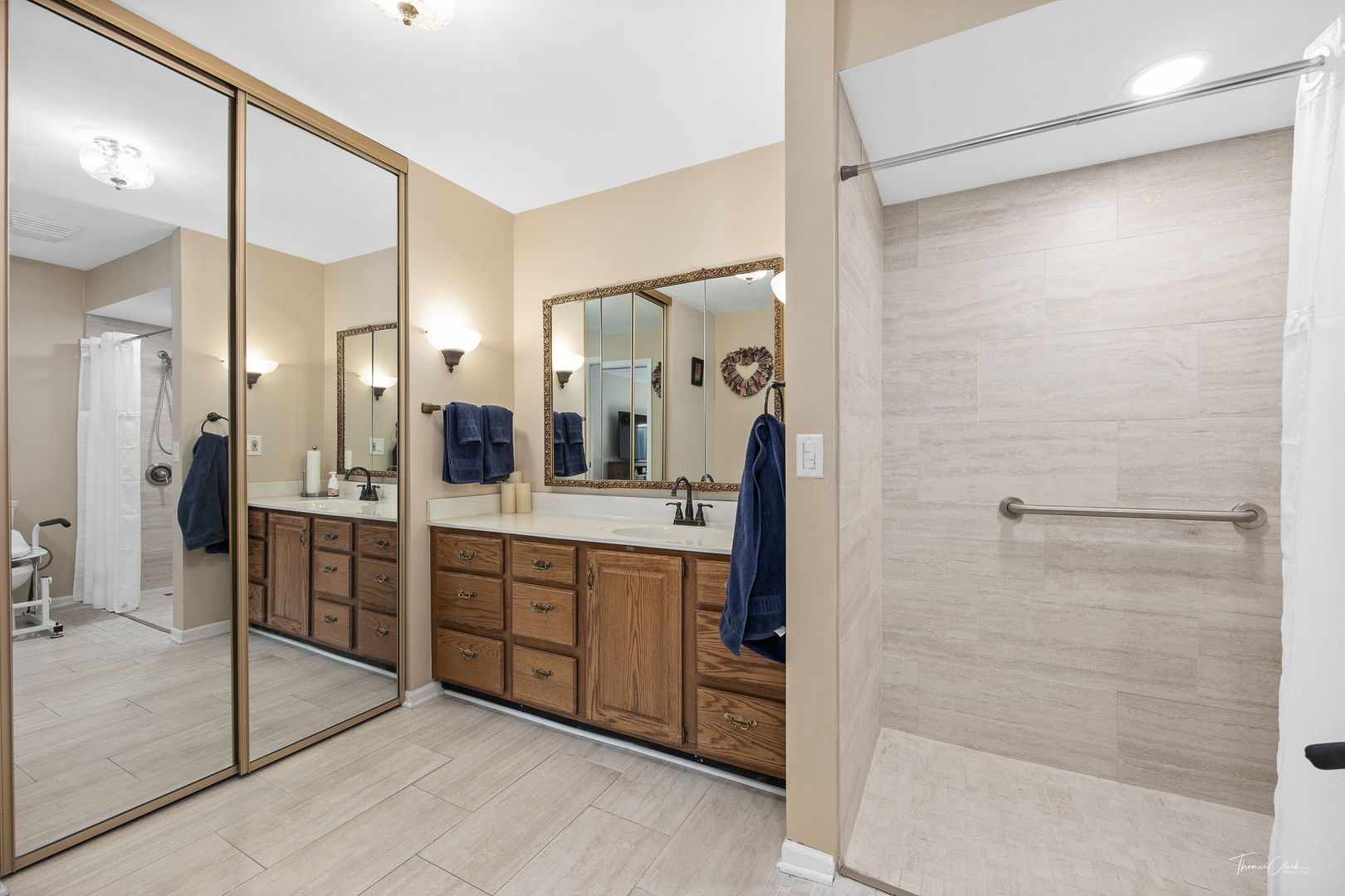 453 Raintree Drive, Unit 4F Glen Ellyn, IL 60137 - Photo 14 of 37 Gallery Image 14