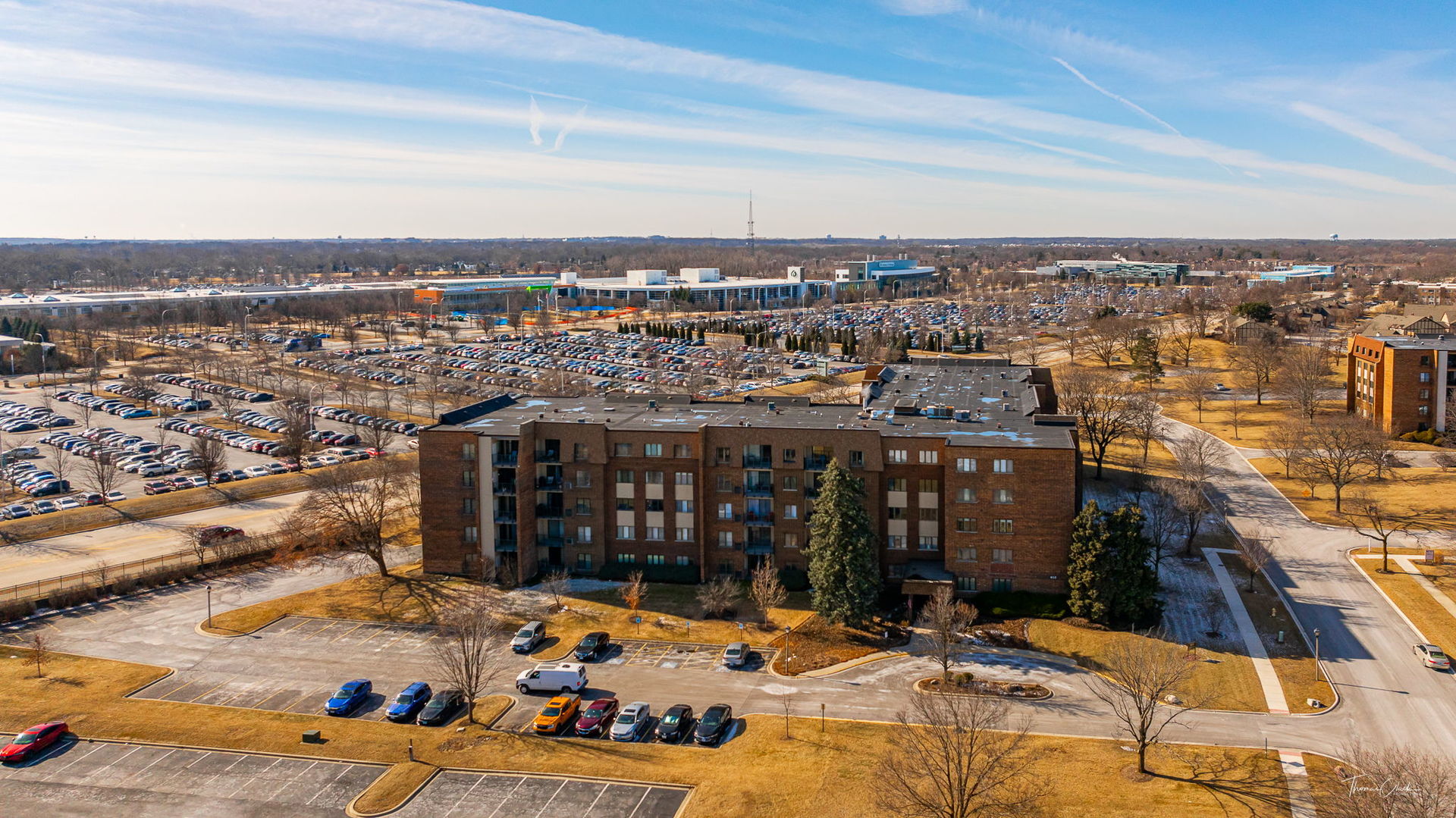 453 Raintree Drive, Unit 4F Glen Ellyn, IL 60137 - Photo 2 of 37 Gallery Image 2