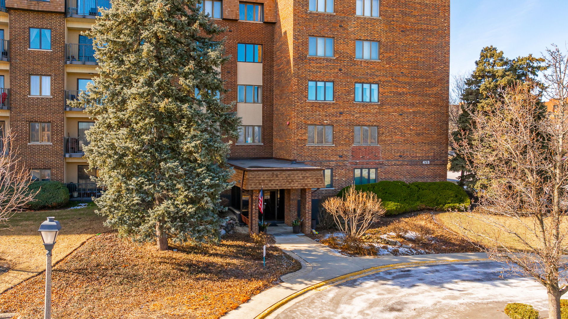 453 Raintree Drive, Unit 4F Glen Ellyn, IL 60137 - Photo 27 of 37 Gallery Image 27