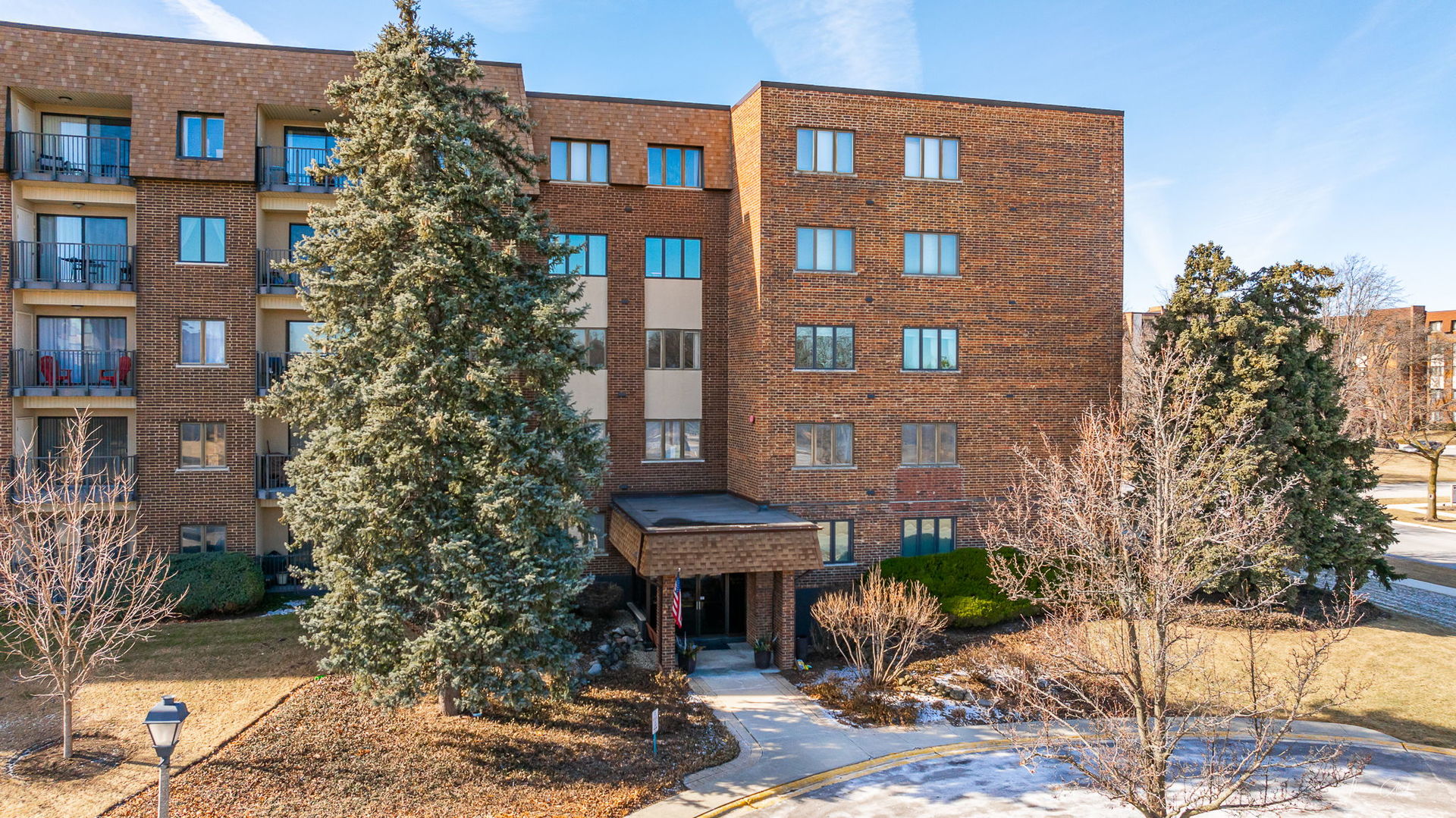453 Raintree Drive, Unit 4F Glen Ellyn, IL 60137 - Photo 29 of 37 Gallery Image 29