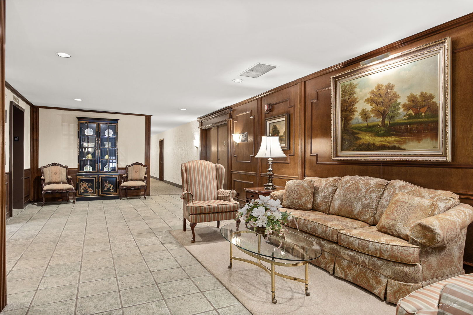 453 Raintree Drive, Unit 4F Glen Ellyn, IL 60137 - Photo 31 of 37 Gallery Image 31