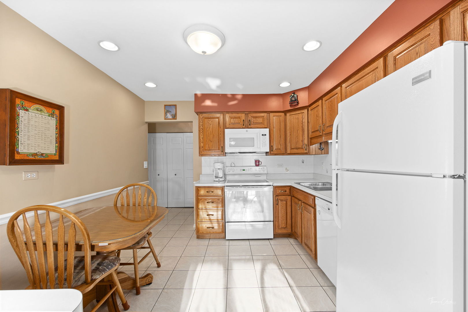 453 Raintree Drive, Unit 4F Glen Ellyn, IL 60137 - Photo 9 of 37 Gallery Image 9