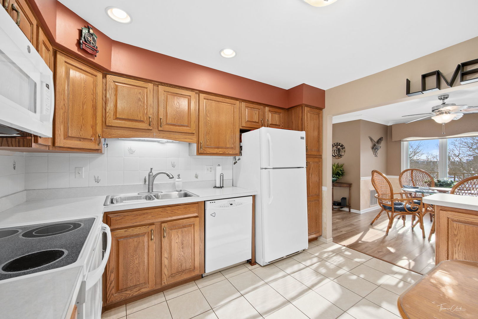 453 Raintree Drive, Unit 4F Glen Ellyn, IL 60137 - Photo 10 of 37 Gallery Image 10