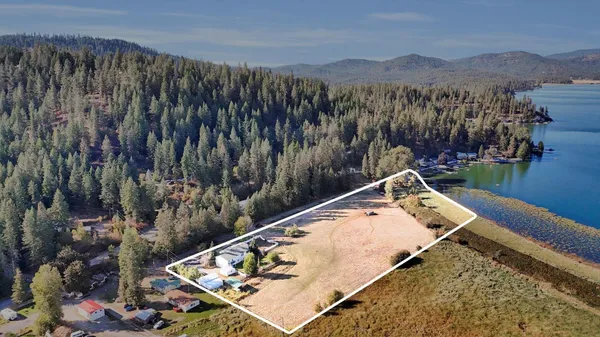 $1,149,900 | 11224 North Honeymoon Bay Road, Newman Lake, WA 99025