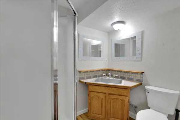 $1,149,900 | 11224 North Honeymoon Bay Road, Newman Lake, WA 99025