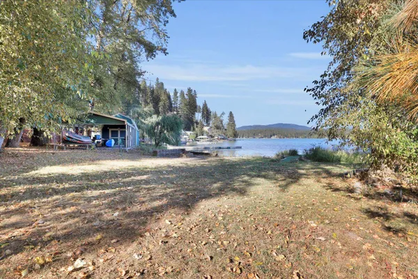 $1,149,900 | 11224 North Honeymoon Bay Road, Newman Lake, WA 99025