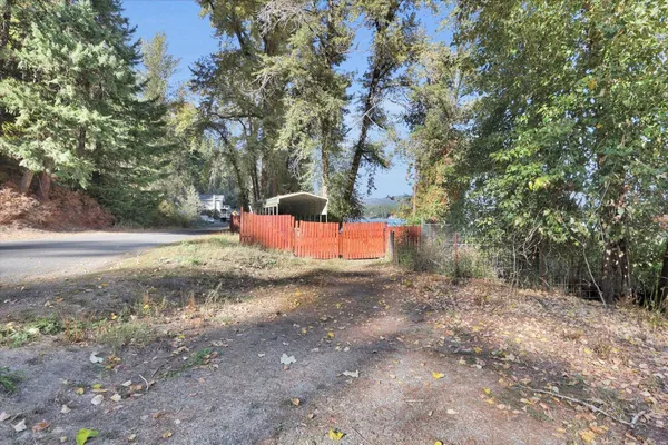 $1,149,900 | 11224 North Honeymoon Bay Road, Newman Lake, WA 99025