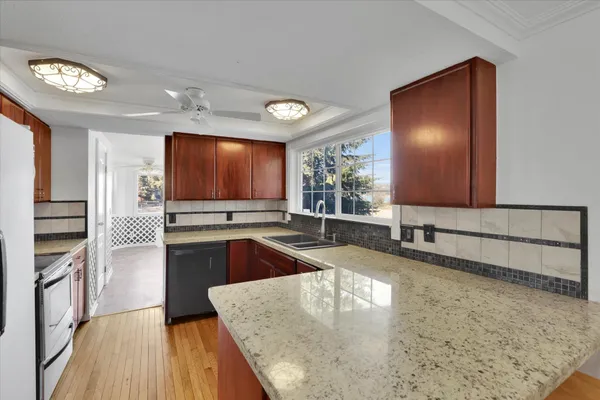 $1,149,900 | 11224 North Honeymoon Bay Road, Newman Lake, WA 99025