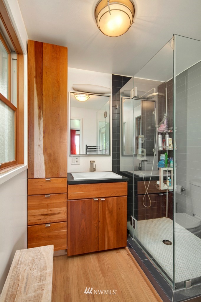 1006 North 34th Street Renton, WA 98056 - Photo 12 of 22