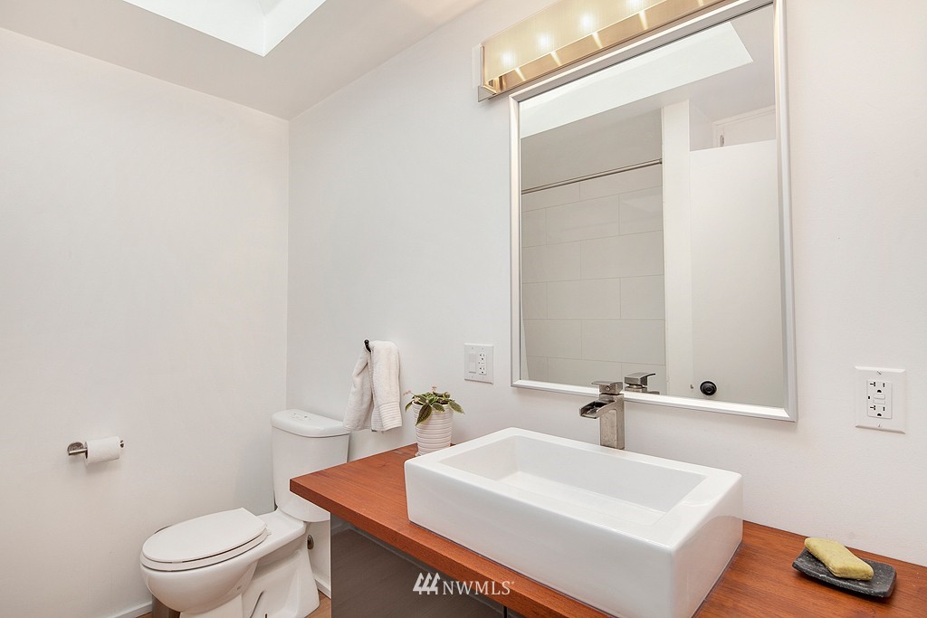 1006 North 34th Street Renton, WA 98056 - Photo 14 of 22