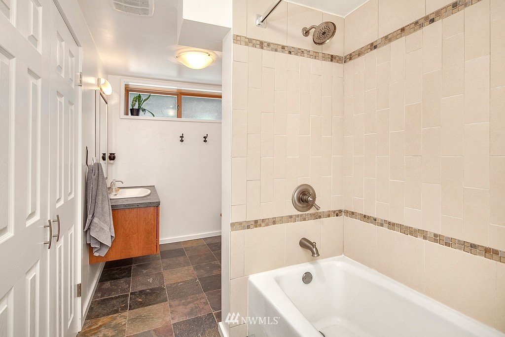 1006 North 34th Street Renton, WA 98056 - Photo 20 of 22
