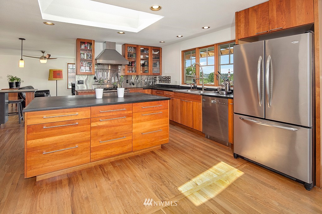 1006 North 34th Street Renton, WA 98056 - Photo 8 of 22