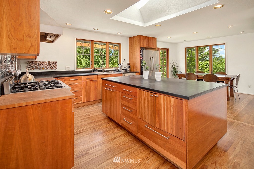 1006 North 34th Street Renton, WA 98056 - Photo 9 of 22