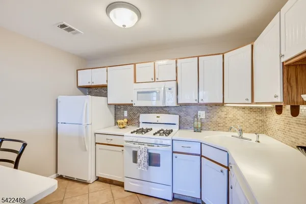 $400,000 | 502 Woodhaven Drive, Unit 502, Edison, NJ 08817