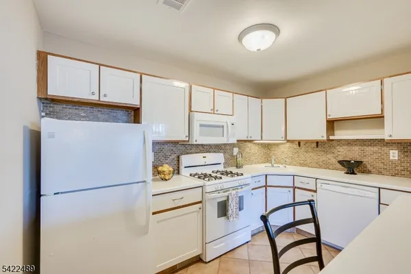 $400,000 | 502 Woodhaven Drive, Unit 502, Edison, NJ 08817