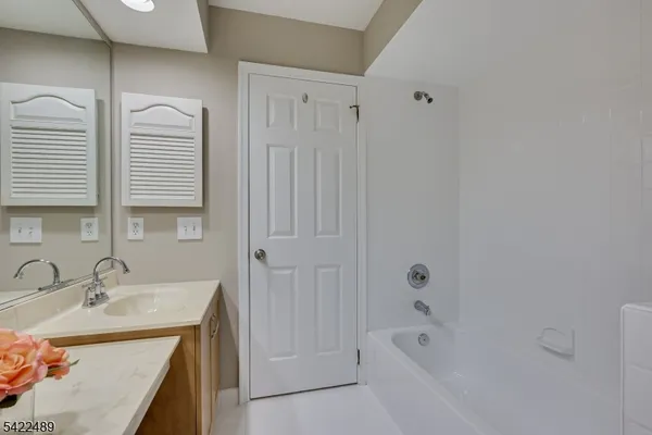 $400,000 | 502 Woodhaven Drive, Unit 502, Edison, NJ 08817