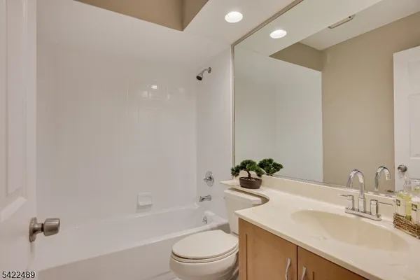 $400,000 | 502 Woodhaven Drive, Unit 502, Edison, NJ 08817