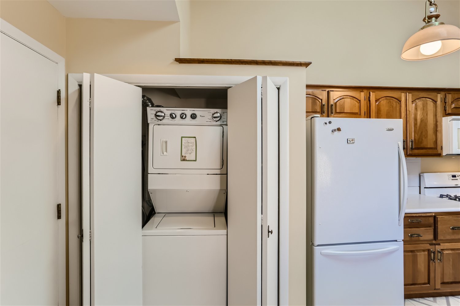 254 Spring Cove Drive Elgin, IL 60123 - Photo 30 of 37 a utility room with dryer and washer
