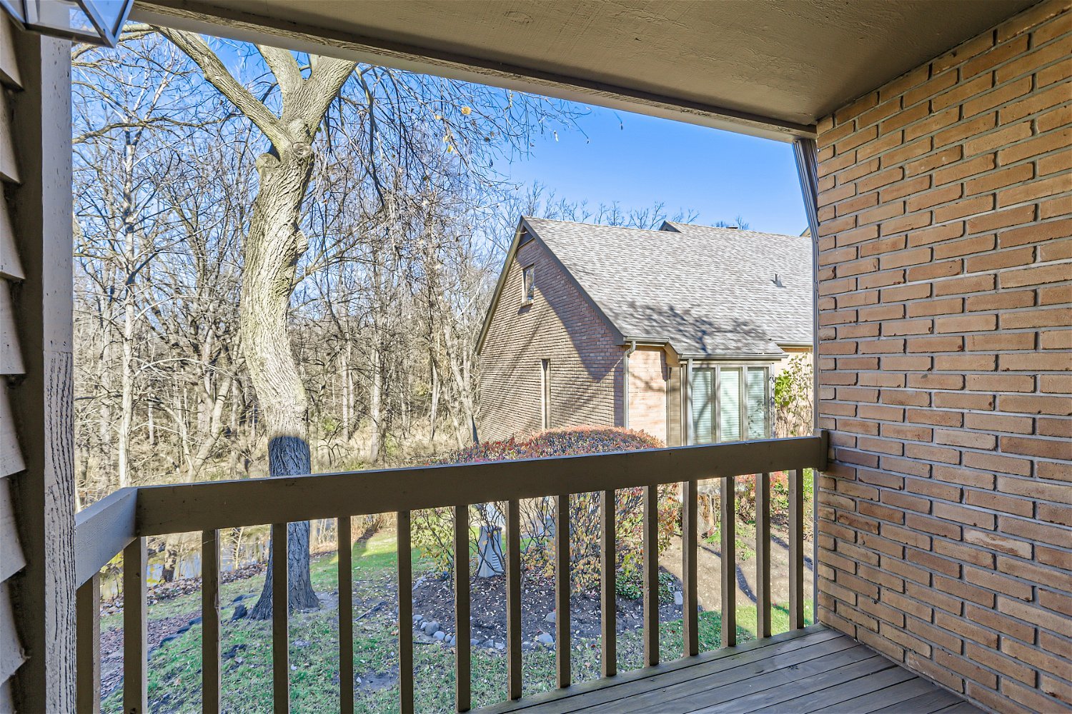 254 Spring Cove Drive Elgin, IL 60123 - Photo 35 of 37 a view of a balcony with wooden floor