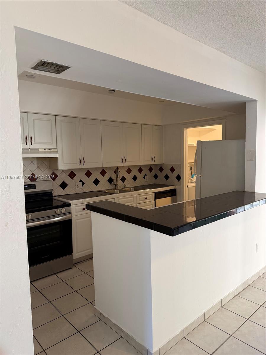 8401 Southwest 107th Avenue, Unit 129E Miami, FL 33173 - Photo 6 of 32