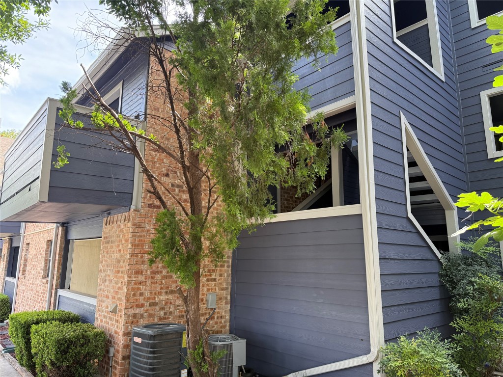 2500 Burleson Road, Unit 317 Austin, TX 78741 - Photo 3 of 12 a backyard of a house