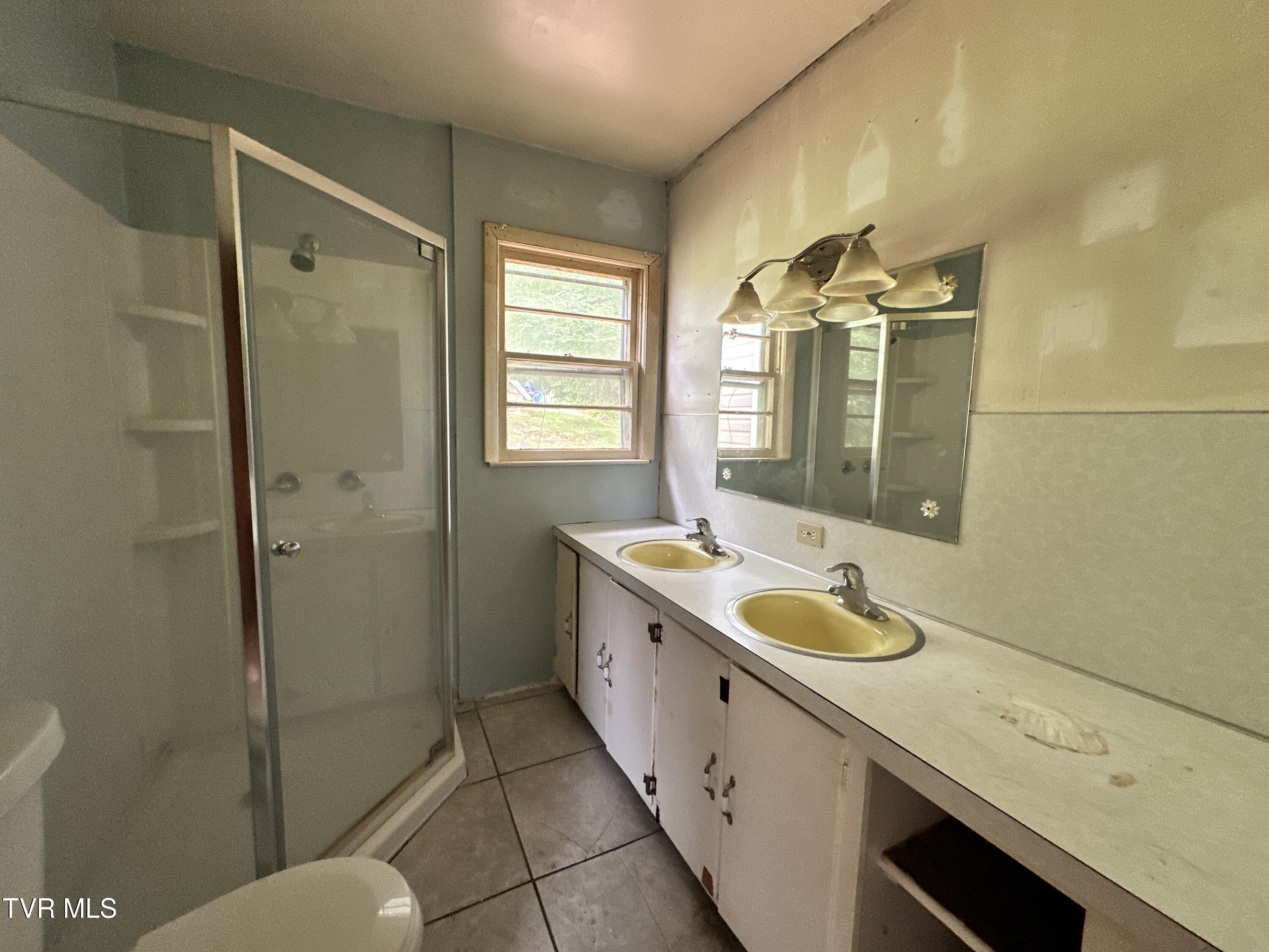 140 Bradley Road Johnson City, TN 37601 - Photo 24 of 28 IMG_0154