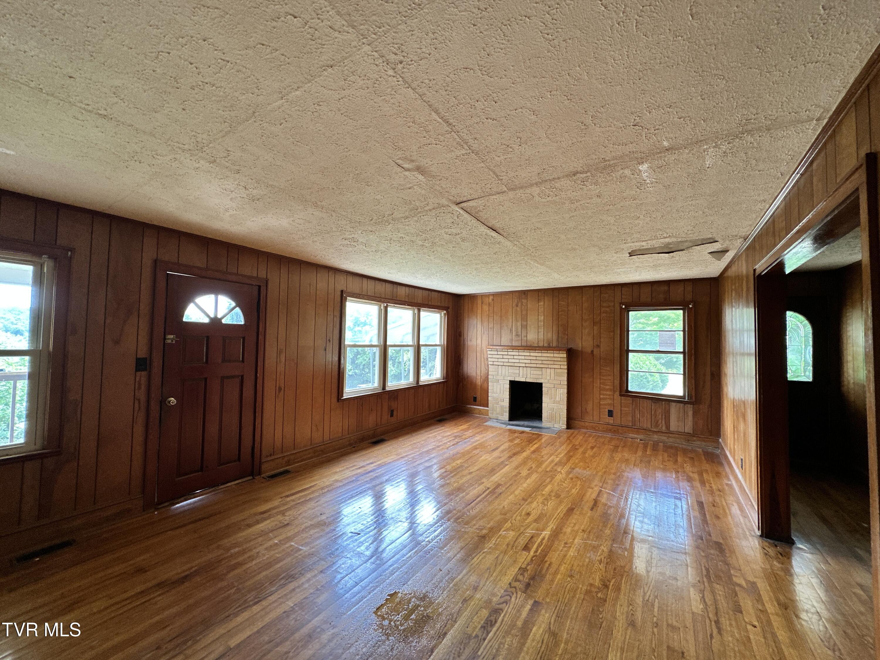 140 Bradley Road Johnson City, TN 37601 - Photo 5 of 28 IMG_0127