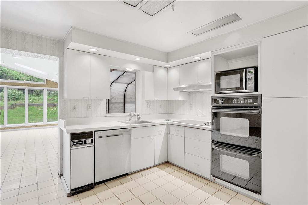 2182 Beulah Road Pittsburgh, PA 15235 - Photo 7 of 25 Gallery Image 7