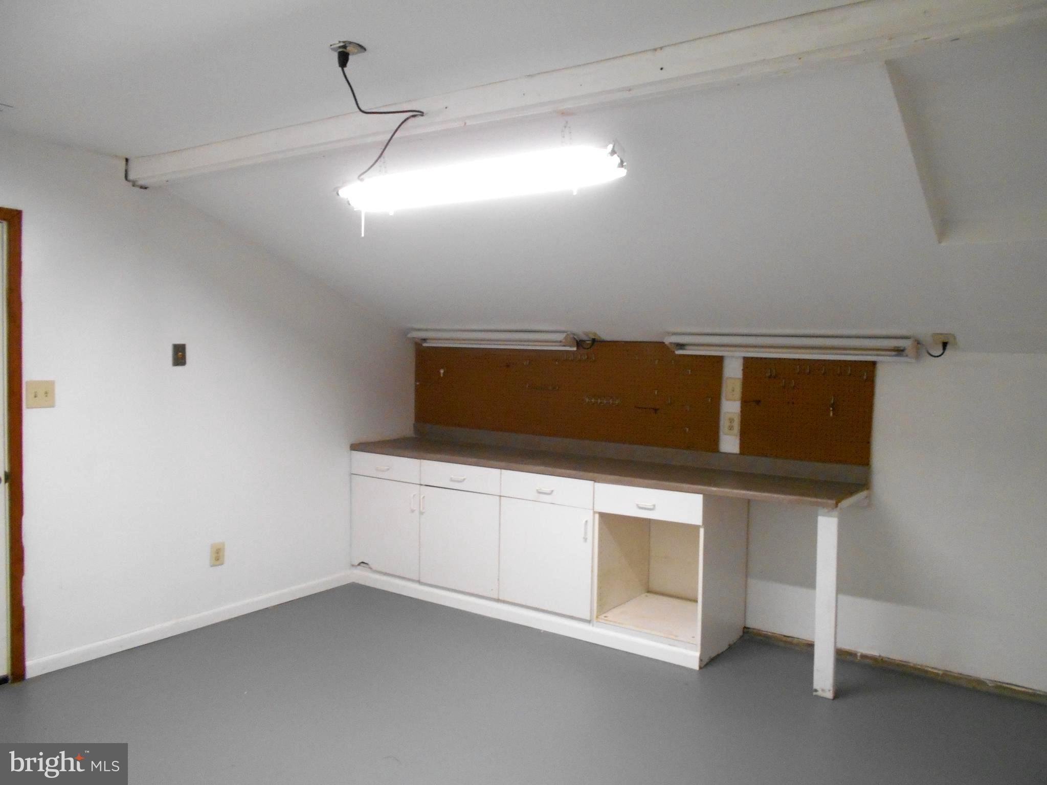 200 Cardiff Road Fairless Hills, PA 19030 - Photo 16 of 21 Laundry/Mud room