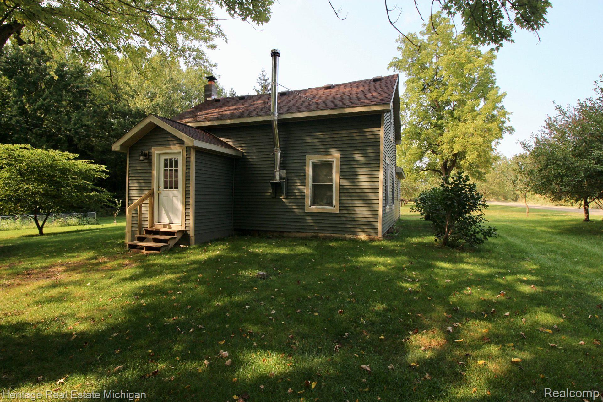11909 South Nicholson Road Perry, MI 48872 - Photo 26 of 39 Side view of home