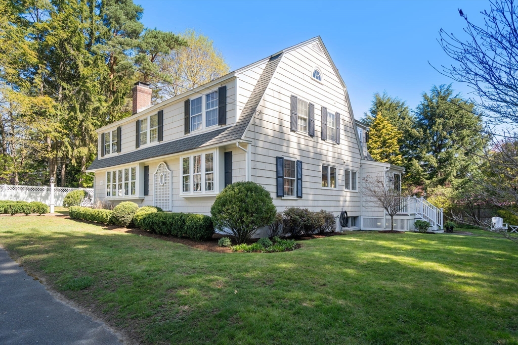 16 Denton Road Wellesley, MA 02482 - Photo 3 of 34