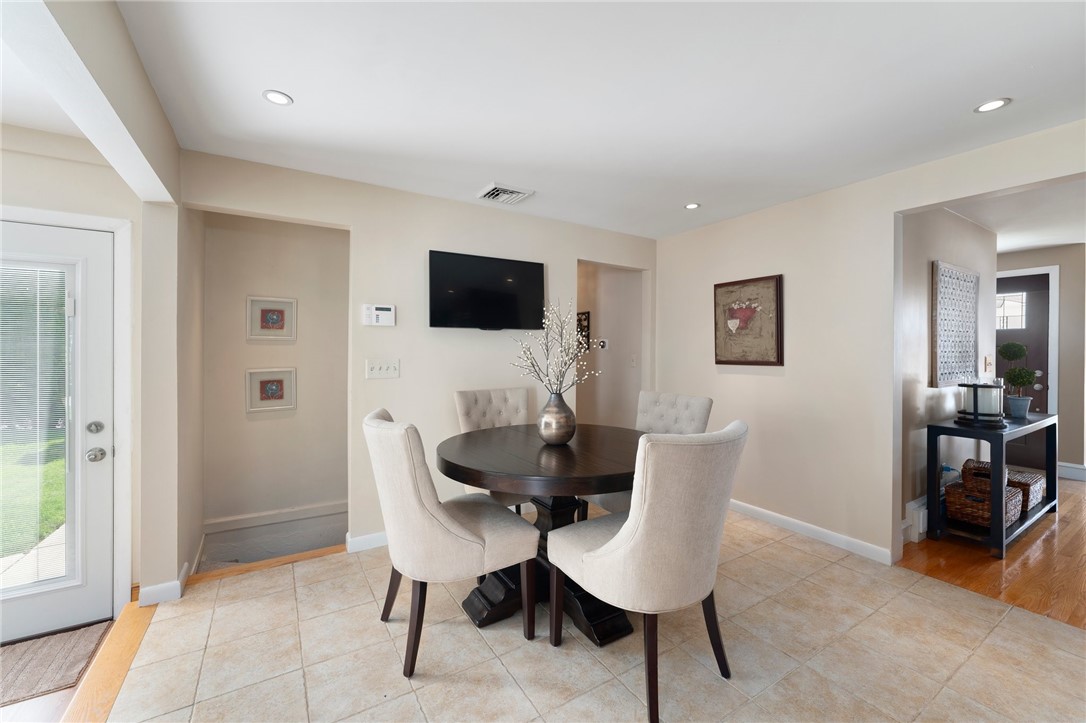 8 Arnold Drive Johnston, RI 02919 - Photo 4 of 16