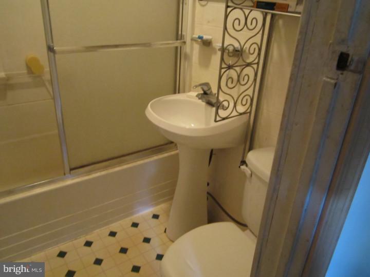 429 Ruth Avenue Aston, PA 19014 - Photo 4 of 11 Bathroom