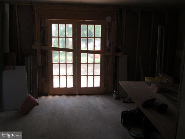 429 Ruth Avenue Aston, PA 19014 - Photo 7 of 11 Living Room