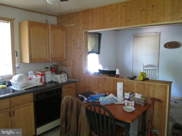 429 Ruth Avenue Aston, PA 19014 - Photo 10 of 11 Kitchen