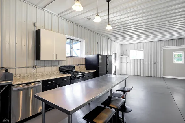 $2,150 | 940 West 1090 North, Fountaintown, IN 46130