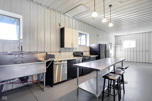 $2,150 | 940 West 1090 North, Fountaintown, IN 46130