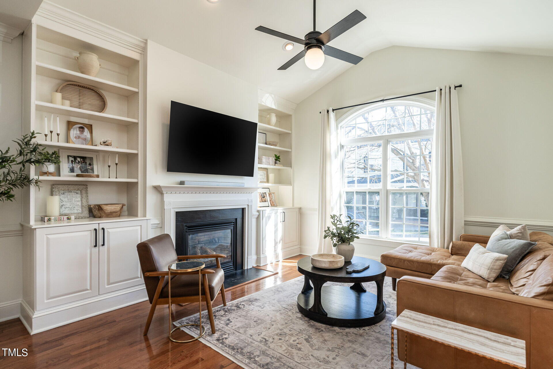 1221 North Blount Street Raleigh, NC 27604 - Photo 5 of 35 007-1920x1080-living-room