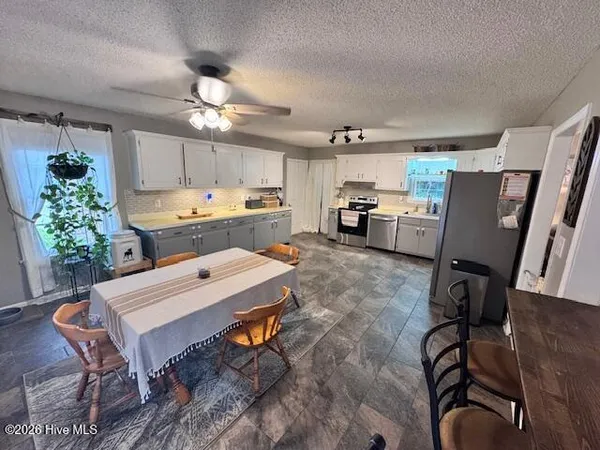 $1,995 | 991 Hardesty Loop Road, Newport, NC 28570