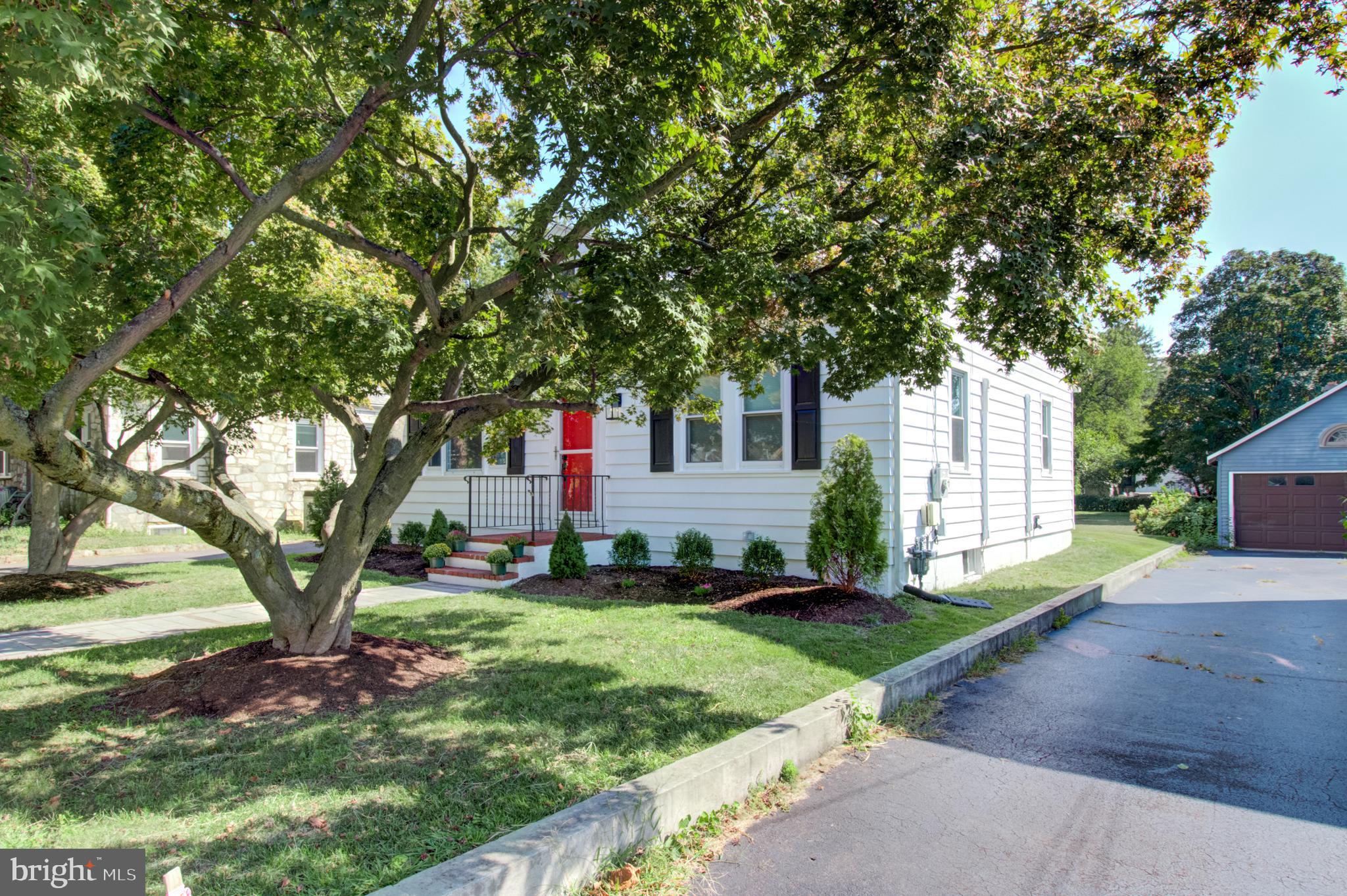 89 Edinburg Road Hamilton, NJ 08619 - Photo 2 of 37