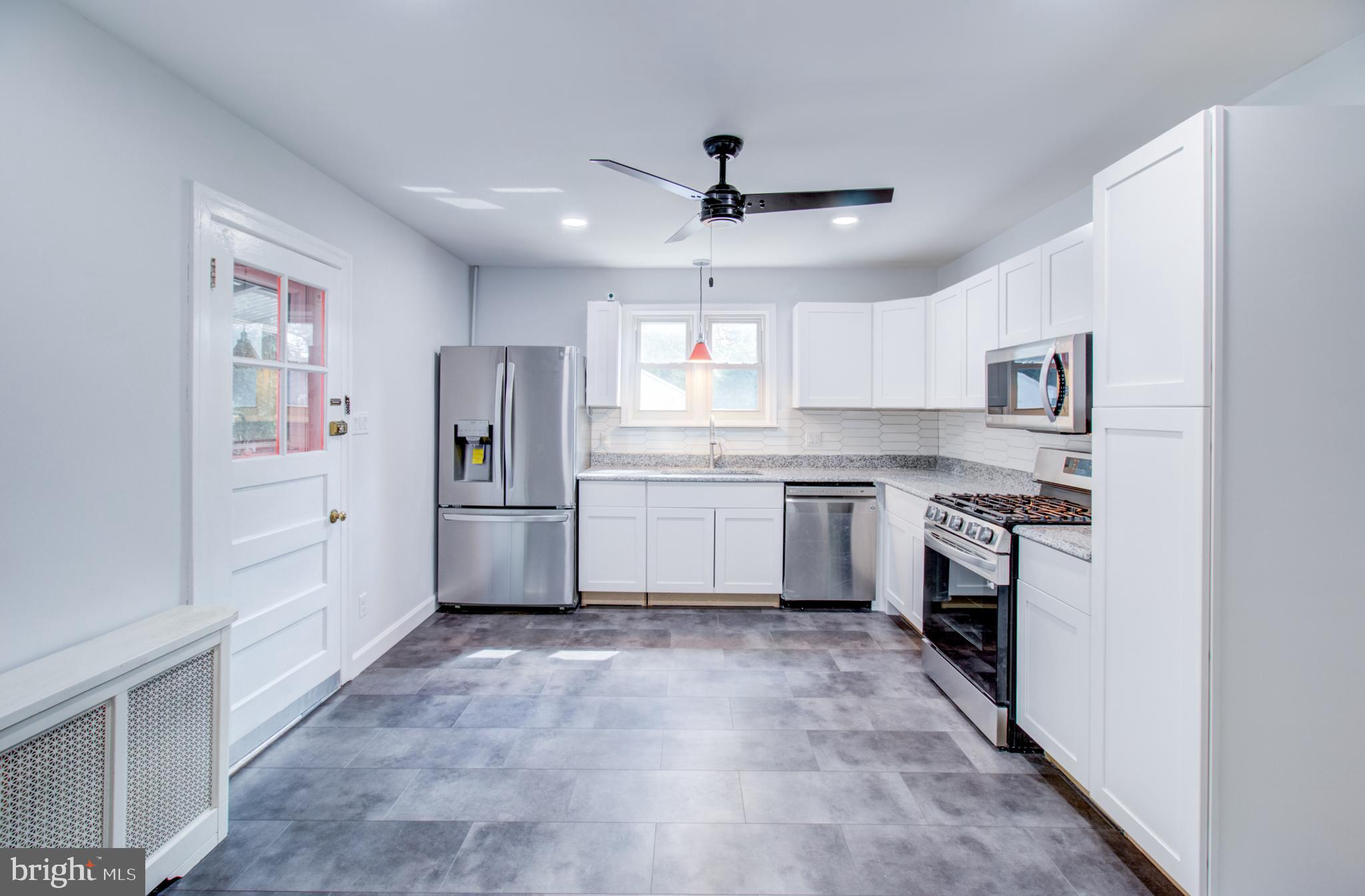 89 Edinburg Road Hamilton, NJ 08619 - Photo 3 of 37 Newly renovated Kitchen